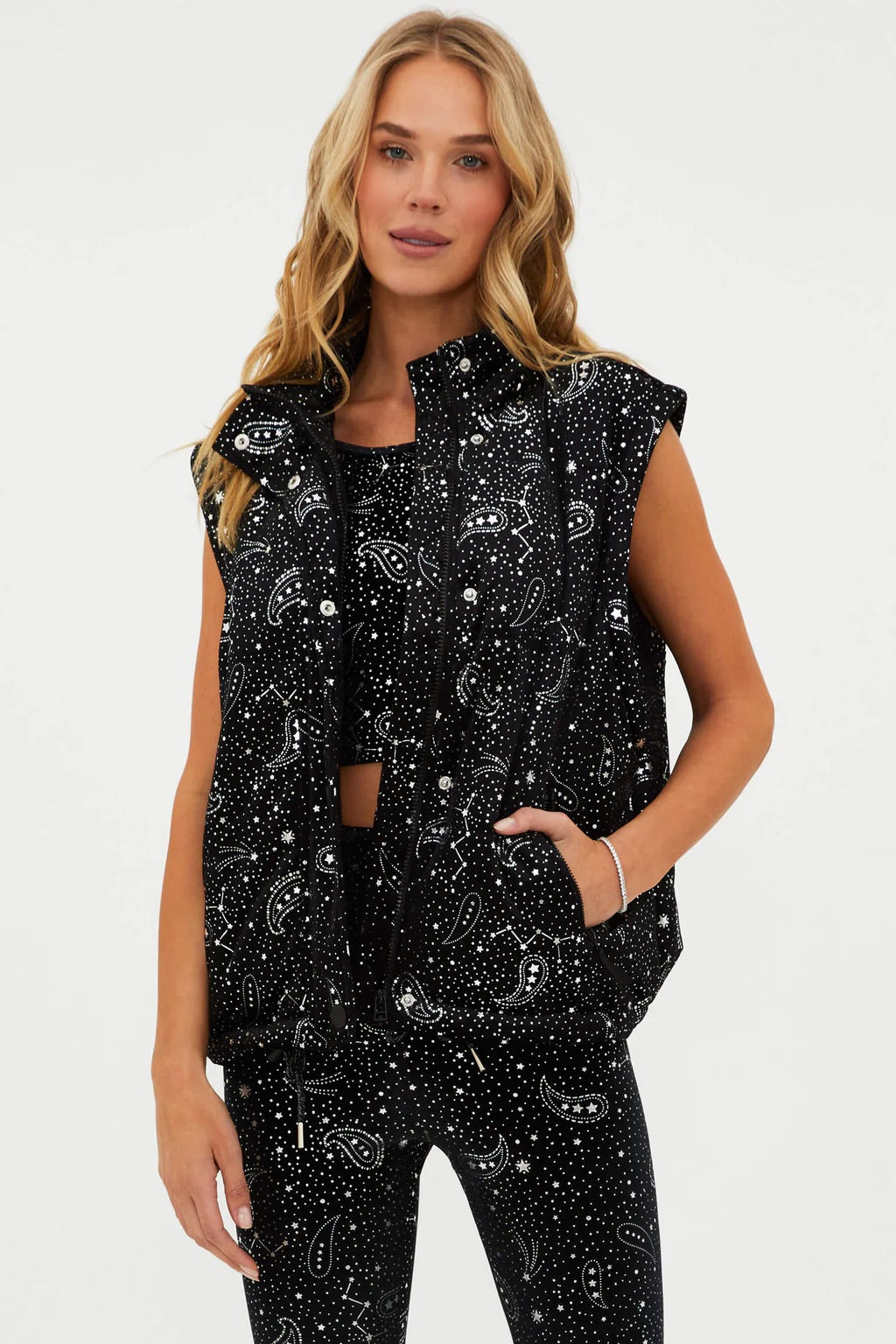 Beach Riot KRIS CONVERTIBLE PUFFER JACKET SHOOTING STARS